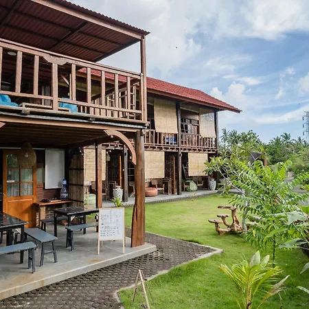 Riverside Medewi