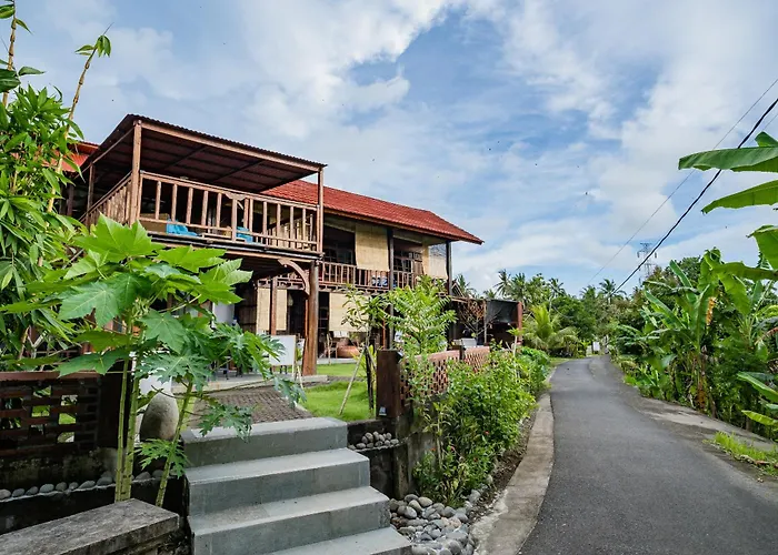 Riverside Medewi